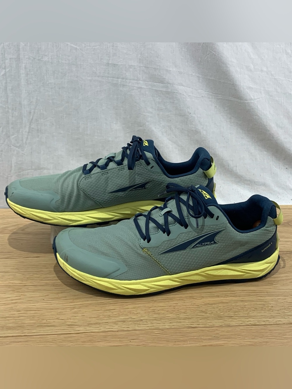 Altra Superior 6 Men's Size 12.5 Trail Road Running Shoes Gray Green Yellow